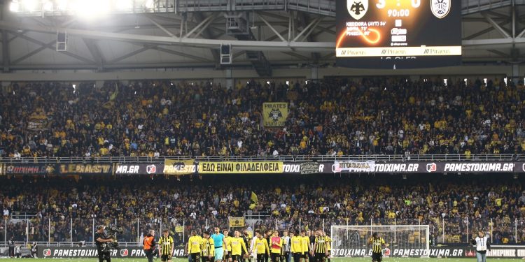 Παίκτες,-Ηλιόπουλος-και-κόσμος-πανηγύρισαν-την-μεγάλη-νίκη-της-ΑΕΚ-επί-του-ΠΑΟΚ-(pictures)