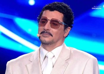 yfsf:-Ο-Αλέξανδρος-Μπουρδούμης-«έκλεψε»-την-παράσταση-ως-bad-bunny