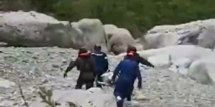 Φαράγγι-Βίκου:-Βίντεο-από-τη-διάσωση-της-Ελβετίδας-τουρίστριας-που-μεταφέρθηκε-με-ελικόπτερο-στο-νοσοκομείο-Ιωαννίνων