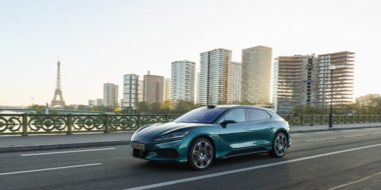 denza:-Το-z9gt-ήρθε-στην-Ευρώπη-με-επιλογή-αμιγώς-ηλεκτρικού-ή-plug-in-hybrid