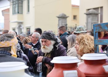 «Στεγνώνει»-από-προμήθειες-η-Λέσβος:-Για-έκτη-ημέρα-κλειστό-το-λιμάνι-της-Μυτιλήνης-–-Μπλόκο-στον-Μεσότοπο