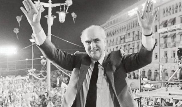 Σαν-σήμερα-20-Απριλίου:-Το-«Τσοβόλα-δώσ’-τα-όλα»-–-Πώς-γεννήθηκε-η-φράση-που-έγινε-σύμβολο-μιας-εποχής