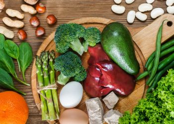 10-τροφές-πλούσιες-σε-σίδηρο:-Πόσο-χρειάζεται-καθημερινά-ο-οργανισμός-σας