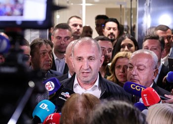 Εκλογές-Βουλγαρία:-Πολύ-κοντά-στην-αυτοδυναμία-ο-Ρούμεν-Ράντεφ