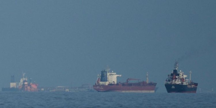 Ιράν:-«Η-ασφάλεια-στα-Στενά-του-Ορμούζ-δεν-είναι-δωρεάν»-–-Αιχμές-για-τις-εξαγωγές-πετρελαίου