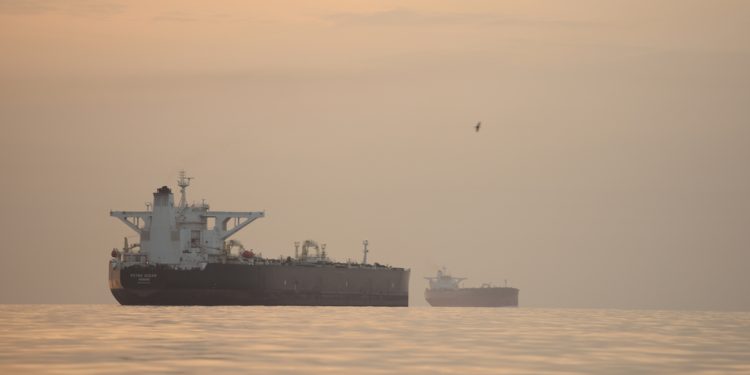 live:-Σε-τεντωμένο-σxοινί-οι-συνομιλίες-μεταξύ-ΗΠΑ-και-Ιράν-–-Αντίποινα-για-το-αμερικανικό-ρεσάλτο-σε-ιρανικό-πλοίο-υπόσχεται-η-Τεχεράνη