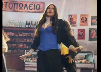 Με-τον-Παναγιώτη-Ραφαηλίδη-ως-Ρία-Ελληνίδου,-τη-Μαριάντα-Πιερίδη-ως-lady-gaga-και-τον-Αλέξανδρο-Μπουρδούμη-ως-bad-bunny-η-πρεμιέρα-του-yfsf