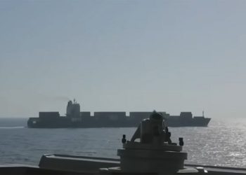 Βίντεο-με-τα-πυρά-αντιτορπιλικού-των-ΗΠΑ-προς-ιρανικό-πλοίο:-«Εκκενώστε-το-μηχανοστάσιο,-ετοιμαζόμαστε-για-πυρά-ακινητοποίησης»