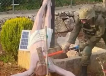 Λίβανος:-Ισραηλινός-στρατιώτης-χτύπησε-με-σφυρί-άγαλμα-του-Ιησού-–-Δείτε-φωτογραφία